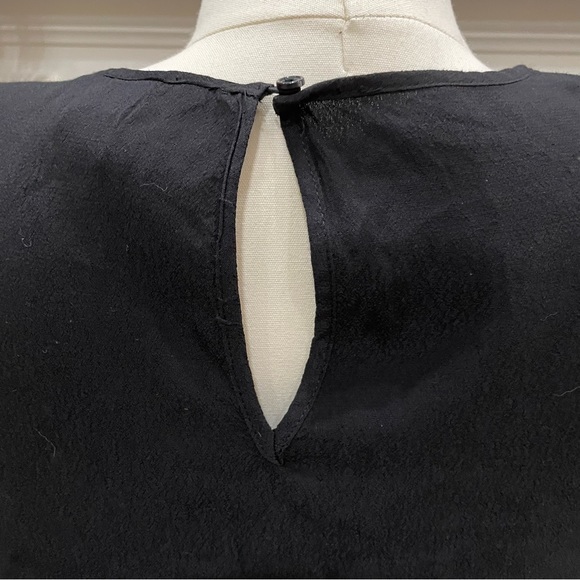 Classic black H&M short sleeved top with keyhole back / 2 / Excellent condition - Picture 9 of 11